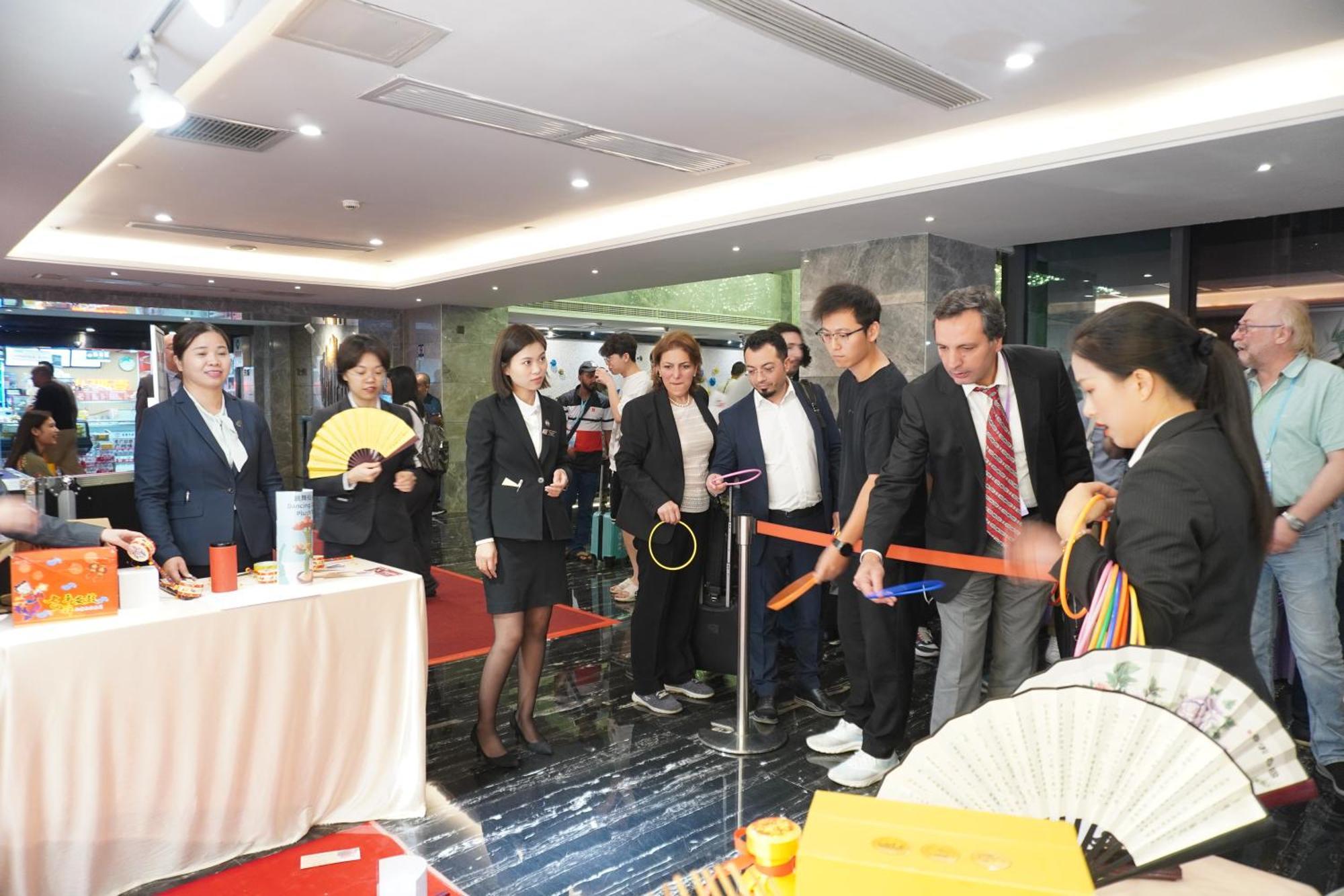 La Perle International Hotel - Free Shuttle Between Hotel And Exhibition Center During Canton Fair & Exhibitor Registration Counter Exterior foto
